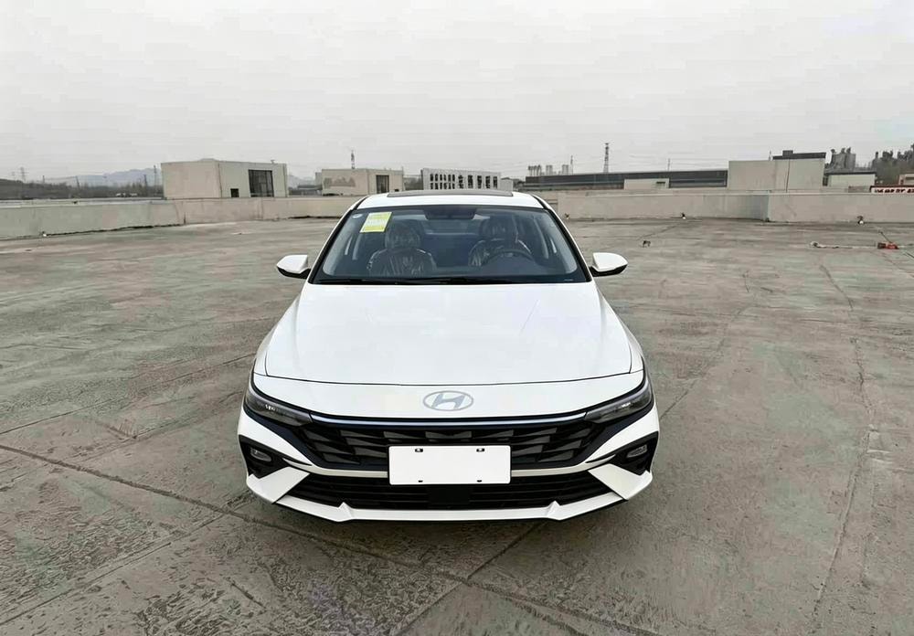 Hyundai Elantra 2026 — фото автомобиля
