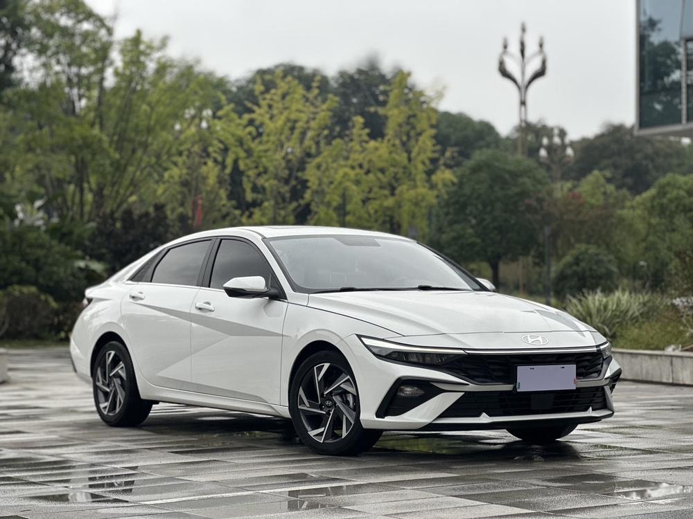 Hyundai Elantra 2023 — фото автомобиля