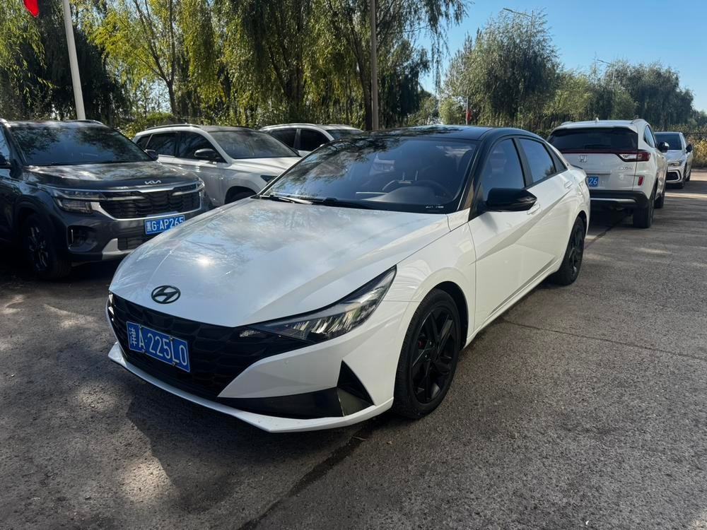 Hyundai Elantra 2022 — фото автомобиля 1