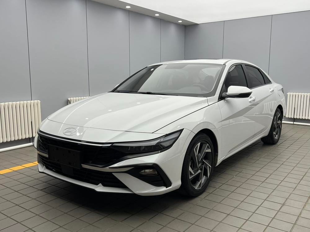 Hyundai Elantra 2023 — фото автомобиля 1