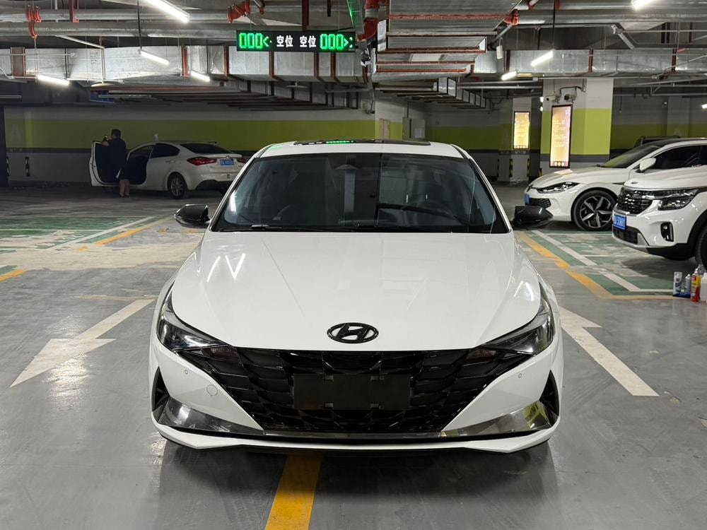 Hyundai Elantra 2022 — фото автомобиля 1