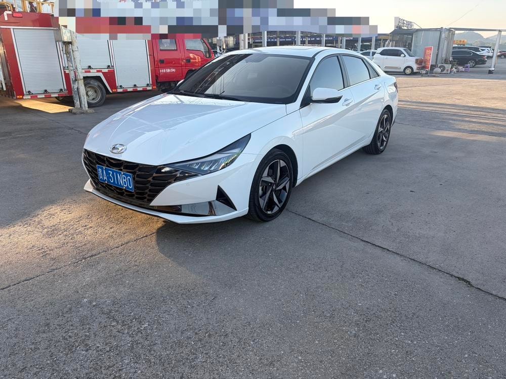 Hyundai Elantra 2021 — фото автомобиля 1