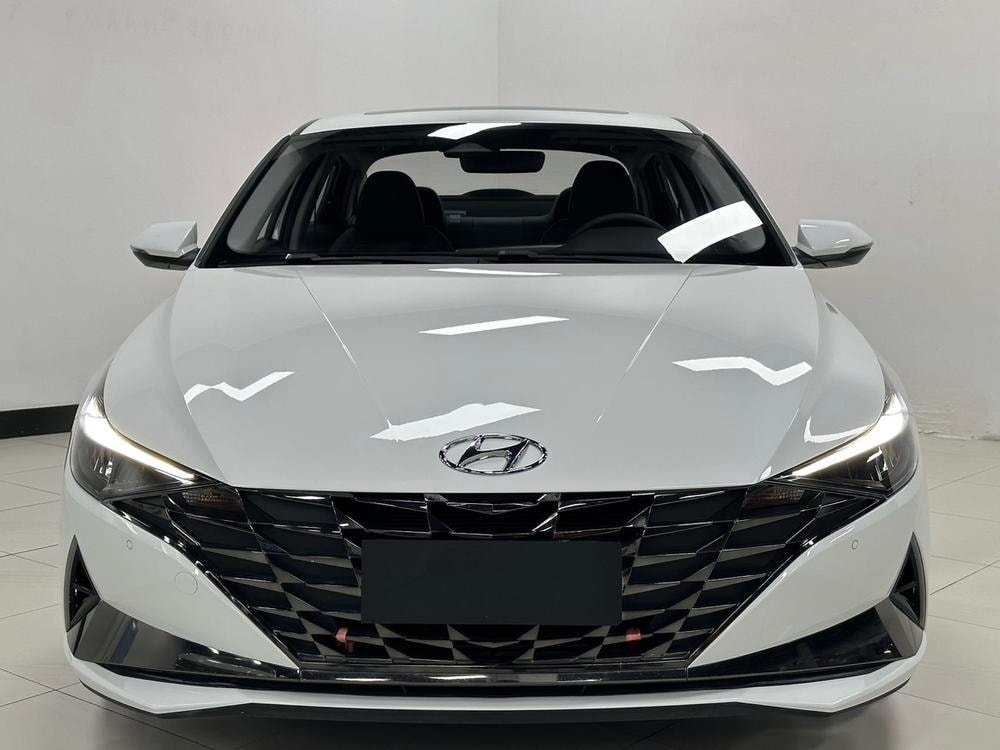 Hyundai Elantra 2022 — фото автомобиля