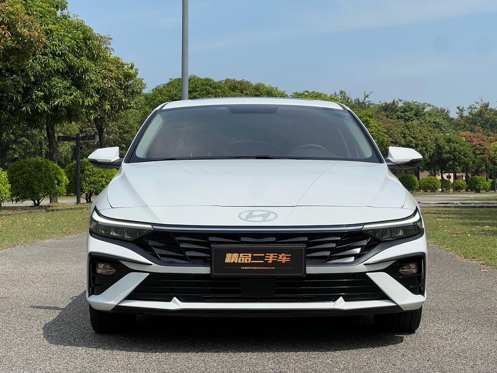 Hyundai Elantra 2023 — фото автомобиля