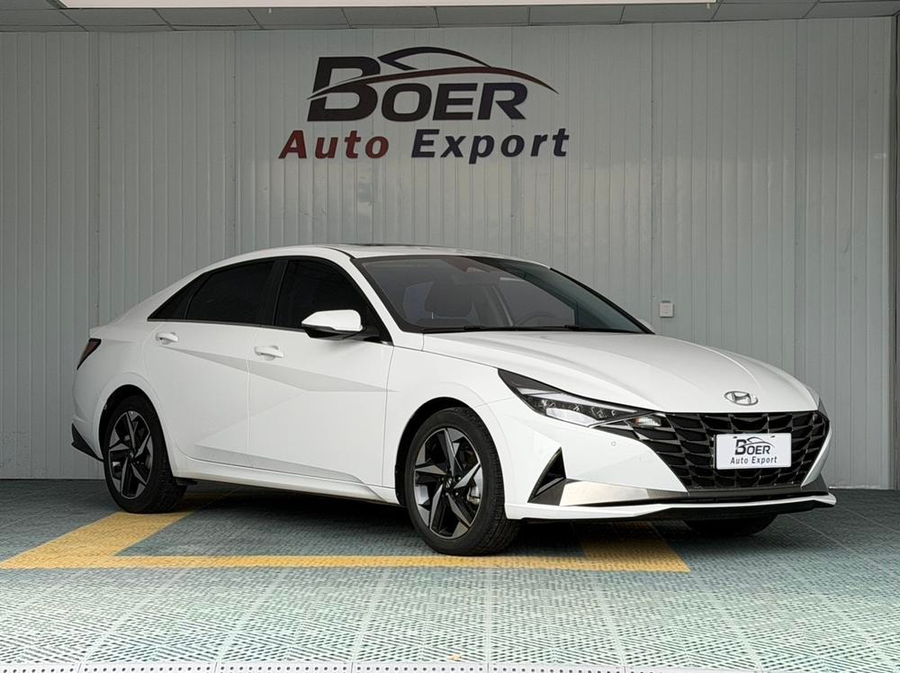 Hyundai Elantra 2022 — фото автомобиля