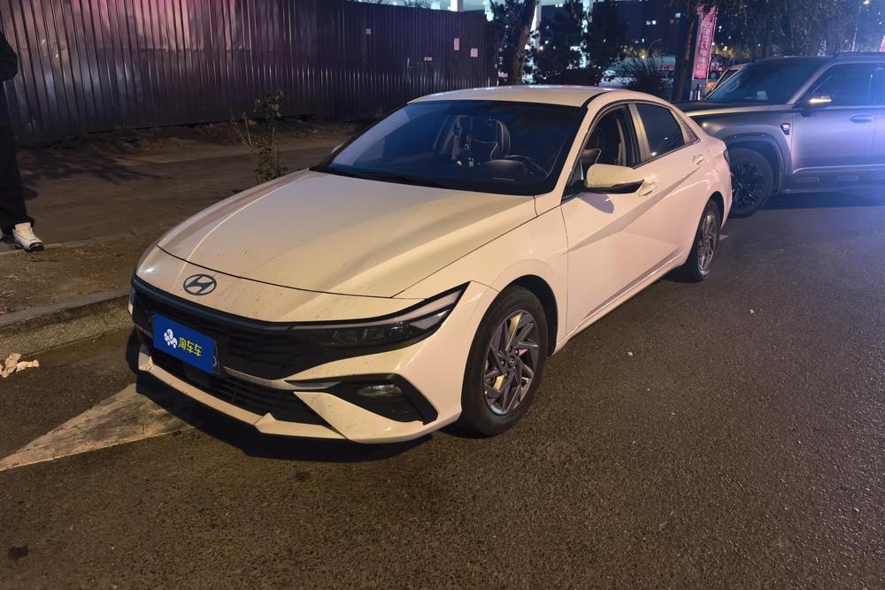 Hyundai Elantra 2023 — фото автомобиля