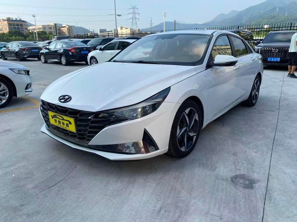 Hyundai Elantra 2021 — фото автомобиля