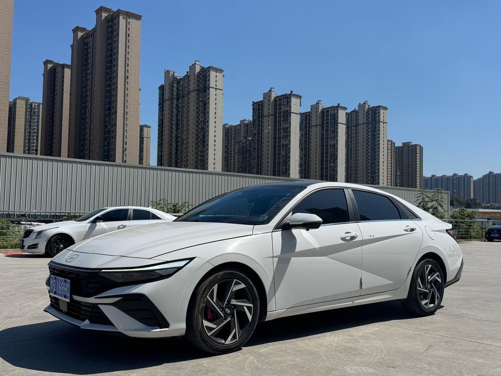 Hyundai Elantra 2023 — фото автомобиля