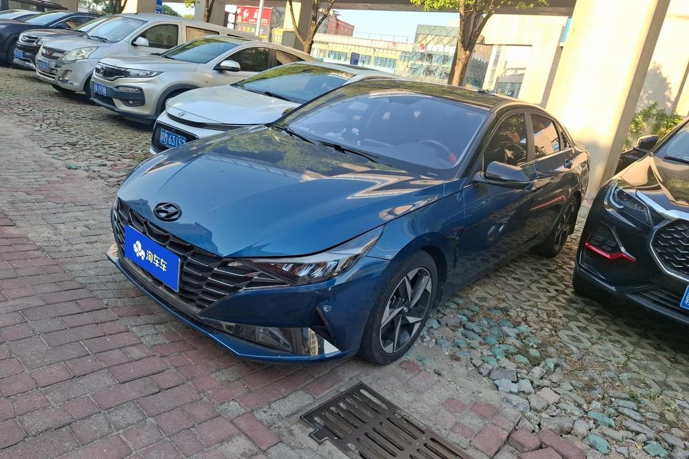 Hyundai Elantra 2021 — фото автомобиля 1