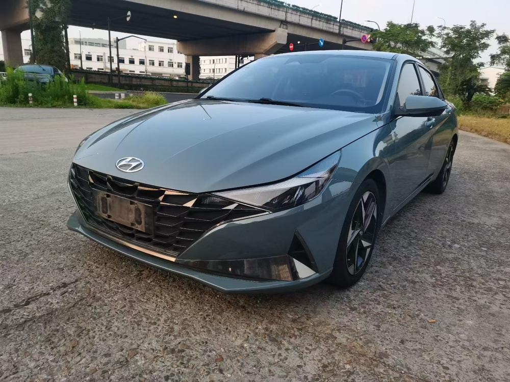 Hyundai Elantra 2021 — фото автомобиля 1