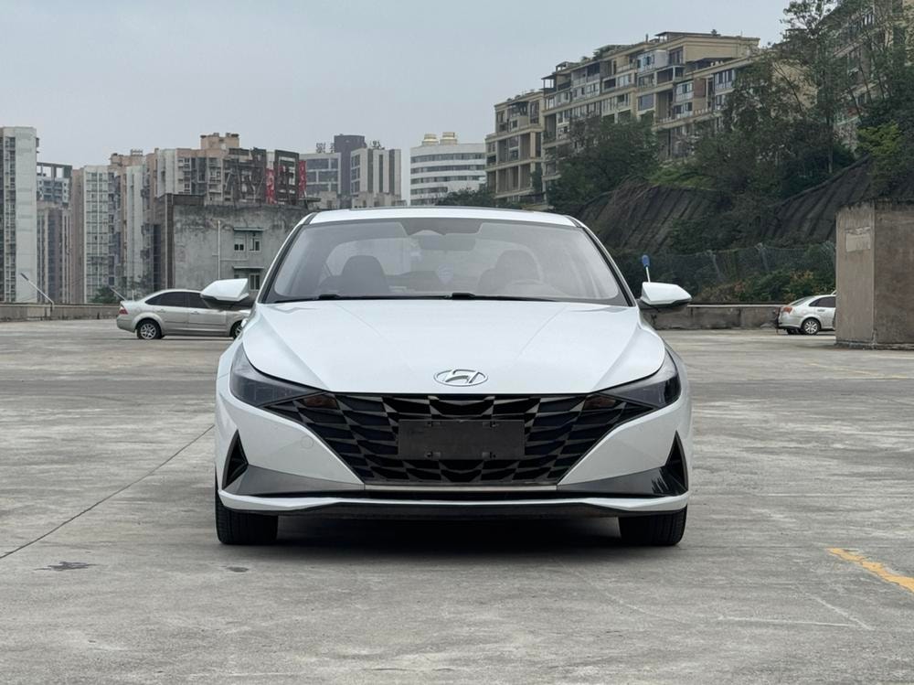 Hyundai Elantra 2021 — фото автомобиля