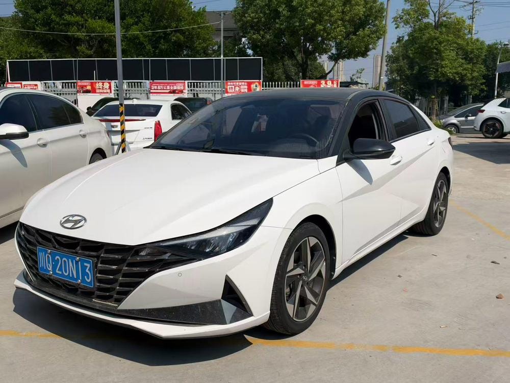 Hyundai Elantra 2022 — фото автомобиля 1