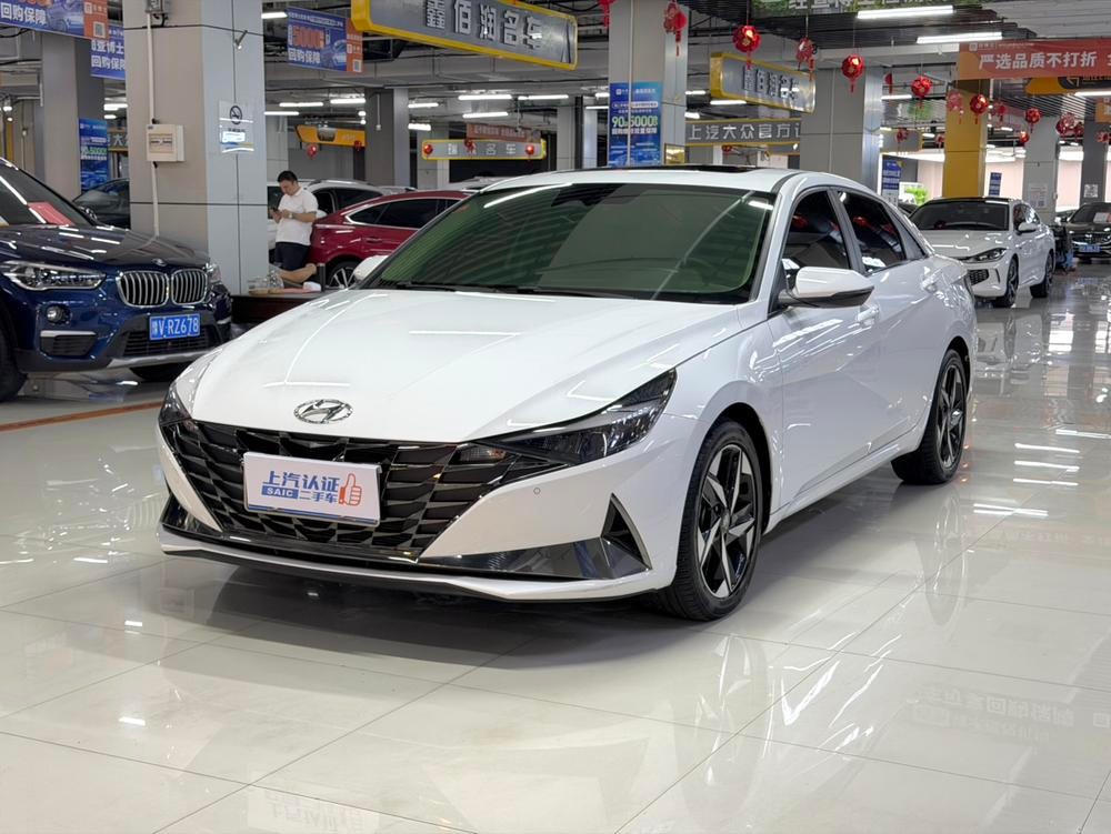 Hyundai Elantra 2022 — фото автомобиля