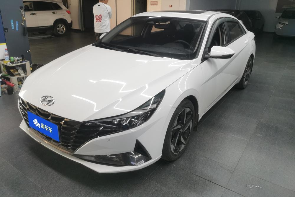 Hyundai Elantra 2021 — фото автомобиля 1