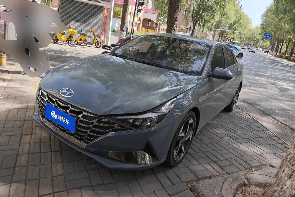 Hyundai Elantra 2022 — фото автомобиля 1