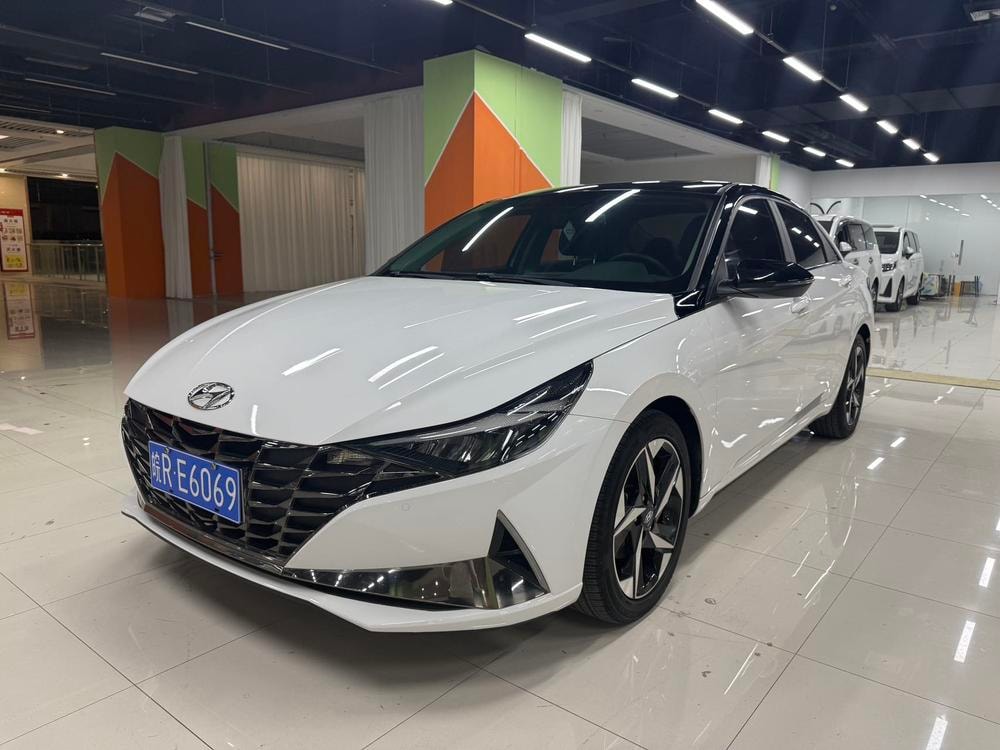 Hyundai Elantra 2022 — фото автомобиля