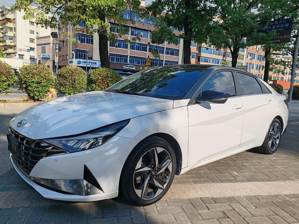 Hyundai Elantra 2021 — фото автомобиля