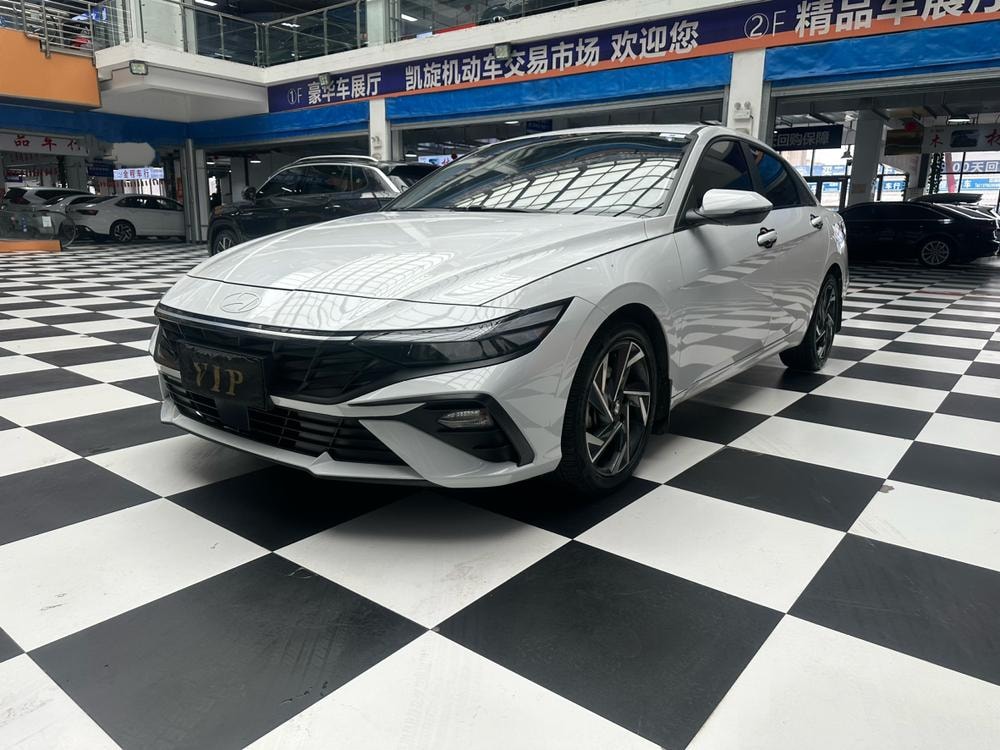 Hyundai Elantra 2023 — фото автомобиля