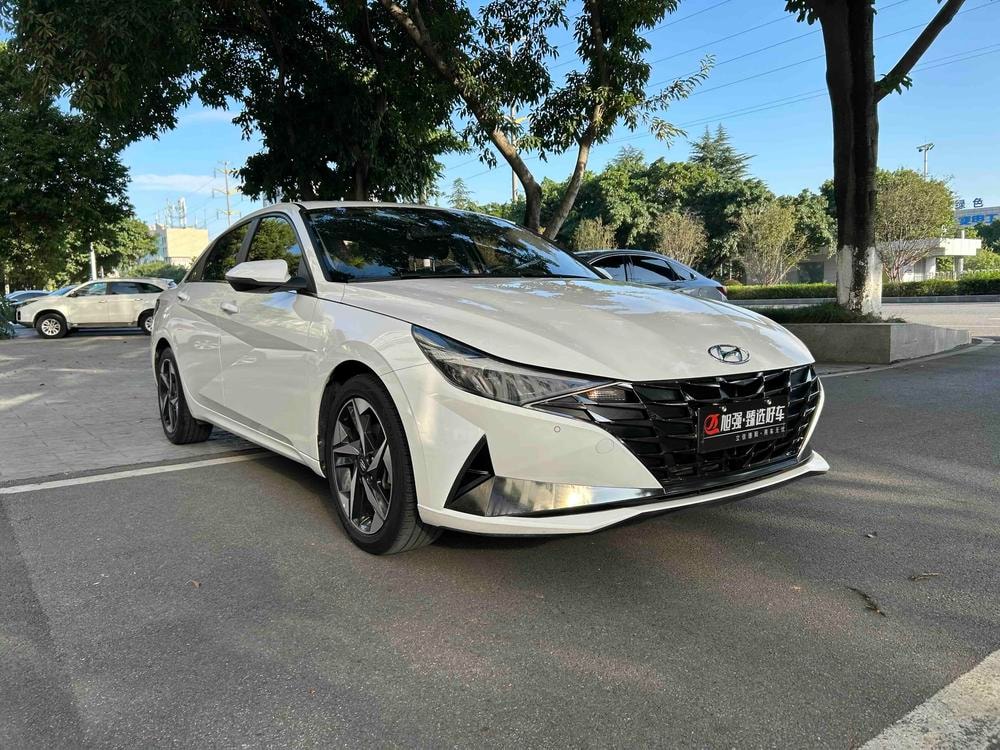 Hyundai Elantra 2023 — фото автомобиля