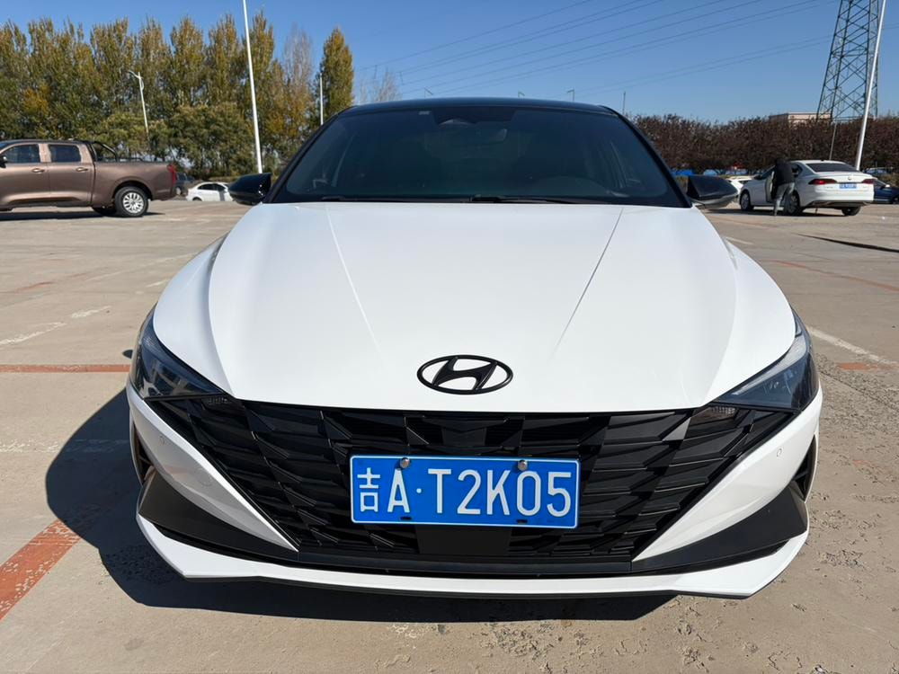 Hyundai Elantra 2022 — фото автомобиля