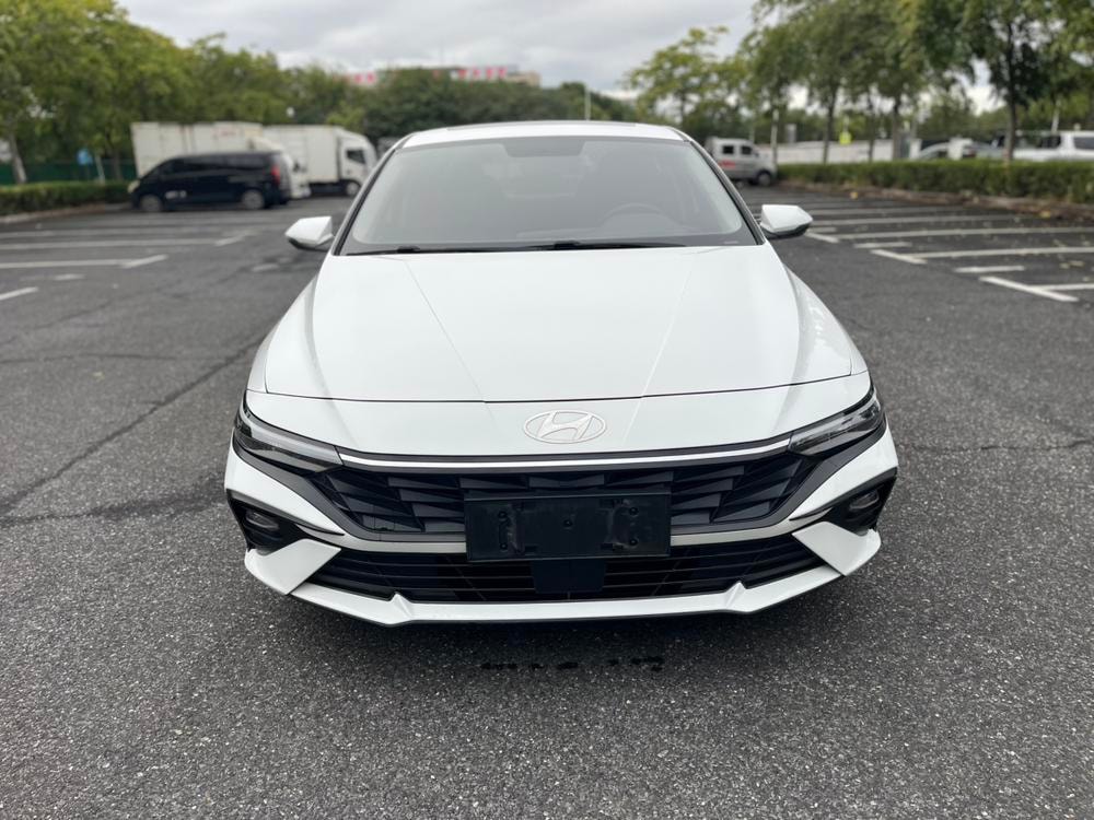 Hyundai Elantra 2023 — фото автомобиля