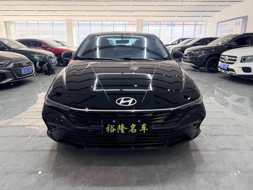 Hyundai Elantra 2023 — фото автомобиля