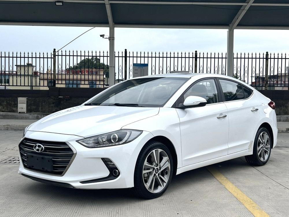 Hyundai Elantra Lingdong 2018 — фото автомобиля