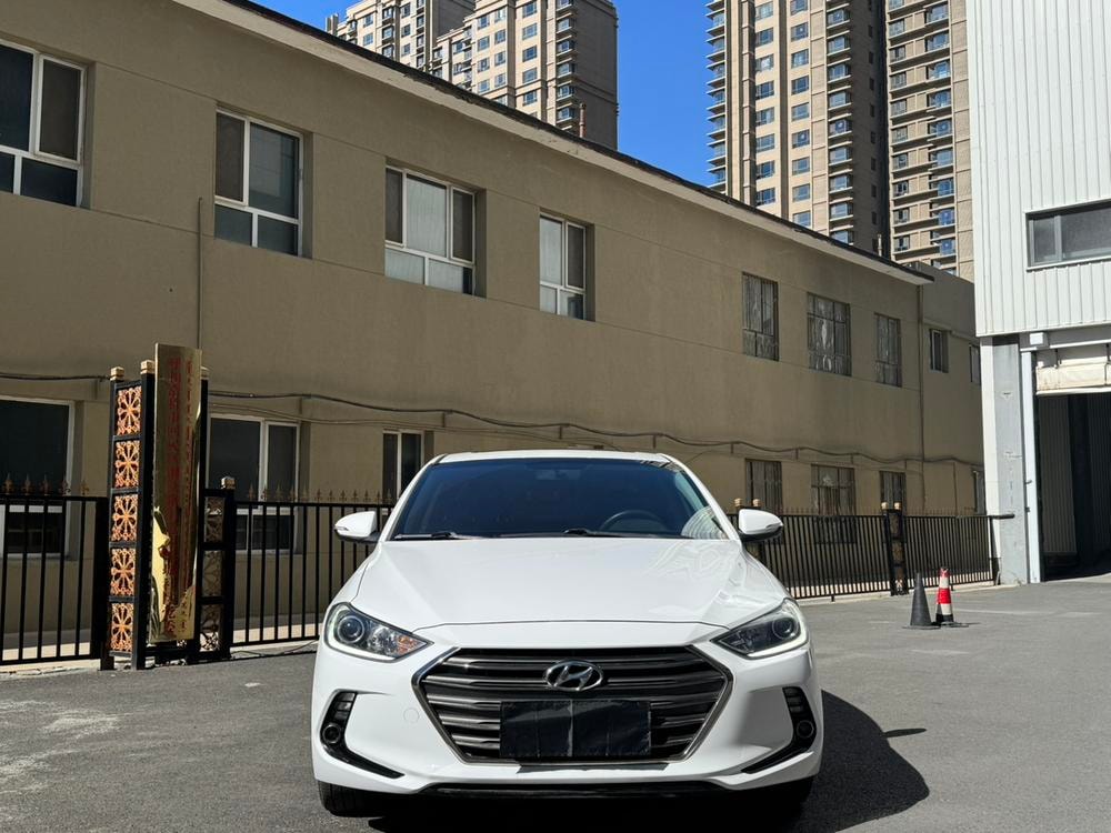 Hyundai Elantra Lingdong 2018 — фото автомобиля