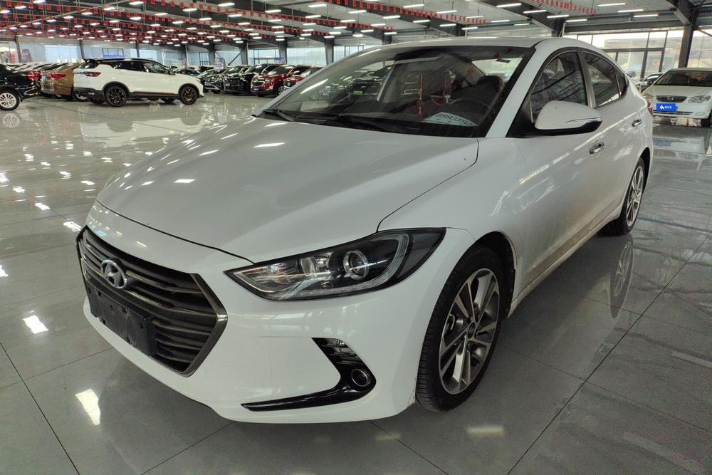 Hyundai Elantra Lingdong 2016 — фото автомобиля