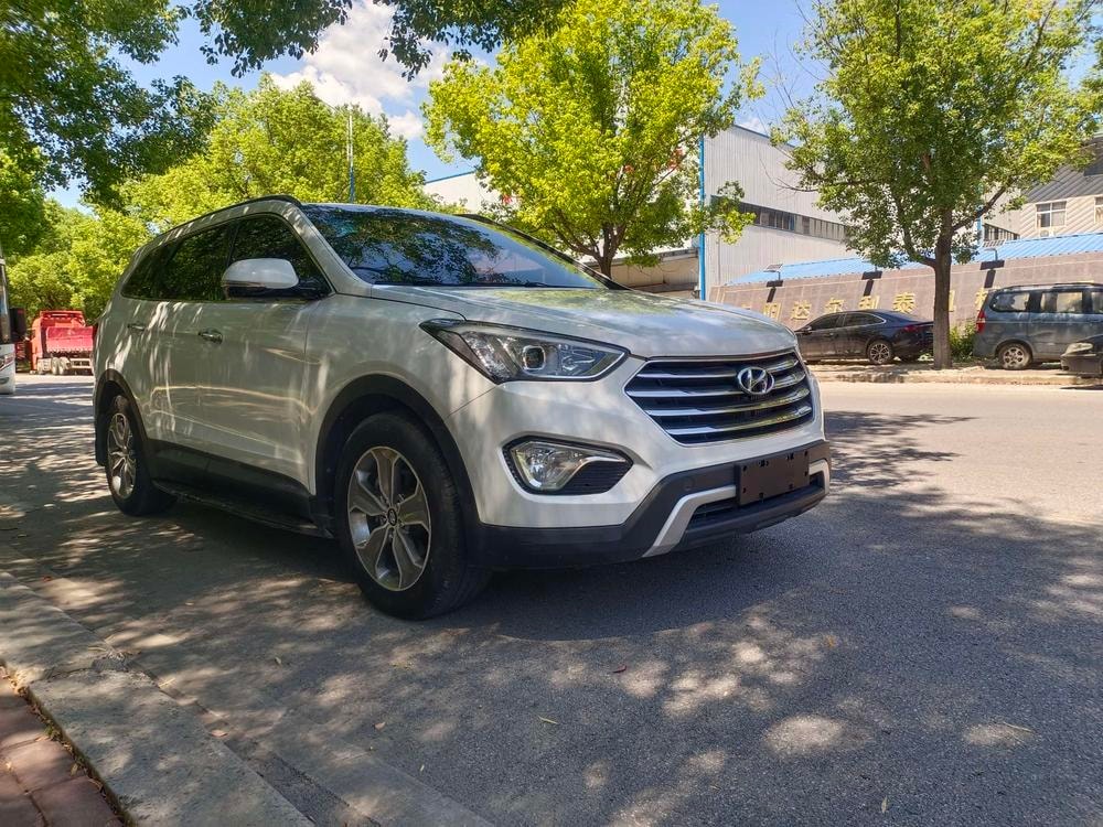 Hyundai Grand Santa Fe 2013 — фото автомобиля