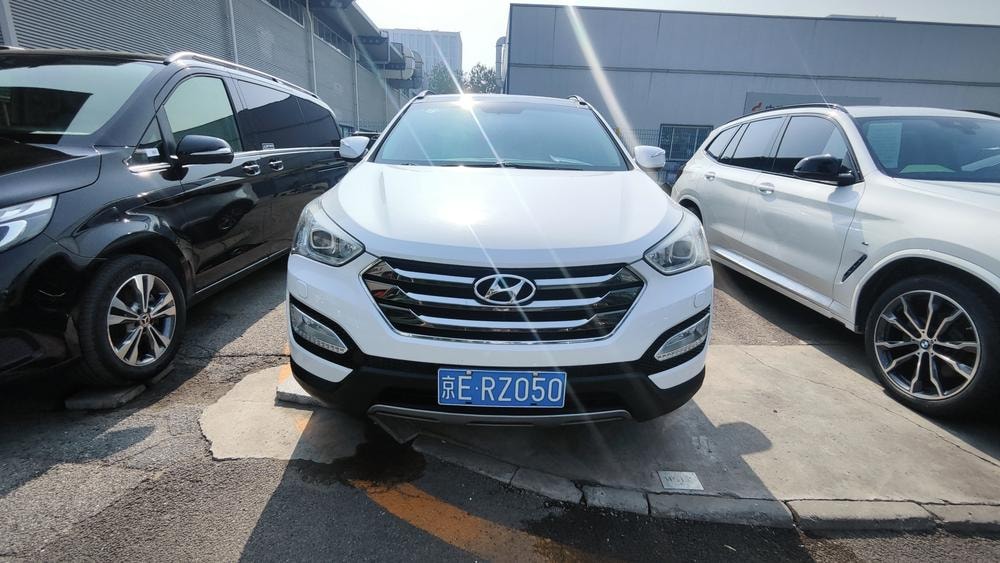 Hyundai Santa Fe 2013 — фото автомобиля 1