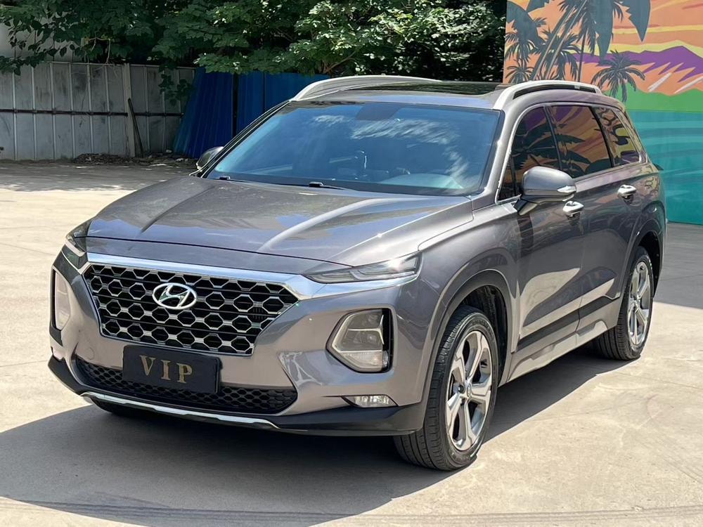 Hyundai Santa Fe 2019 — фото автомобиля 1