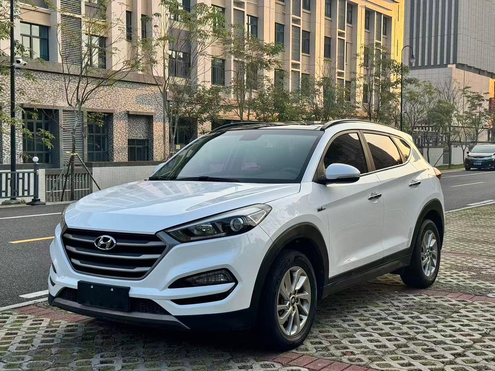 Hyundai Tucson 2015 — фото автомобиля