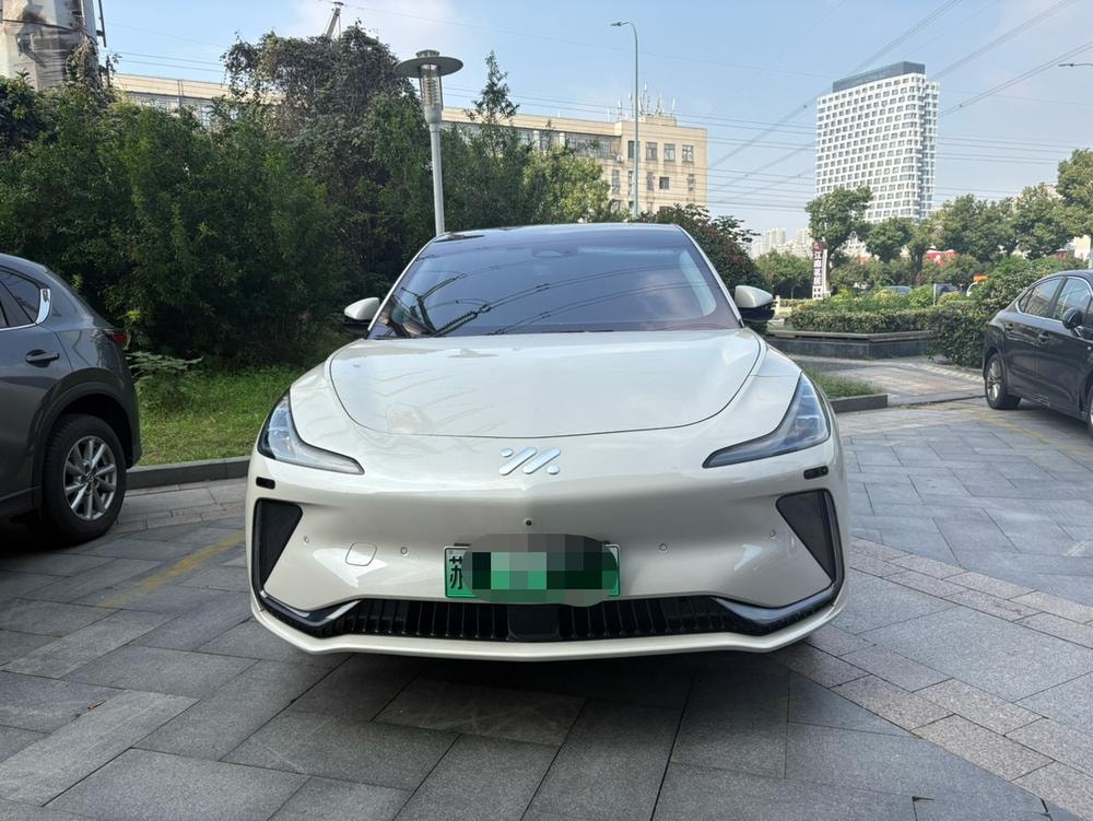 IM Motors IM LS7 2023 — фото автомобиля