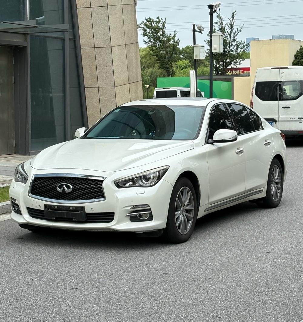 Infiniti Q50L 2015 — фото автомобиля