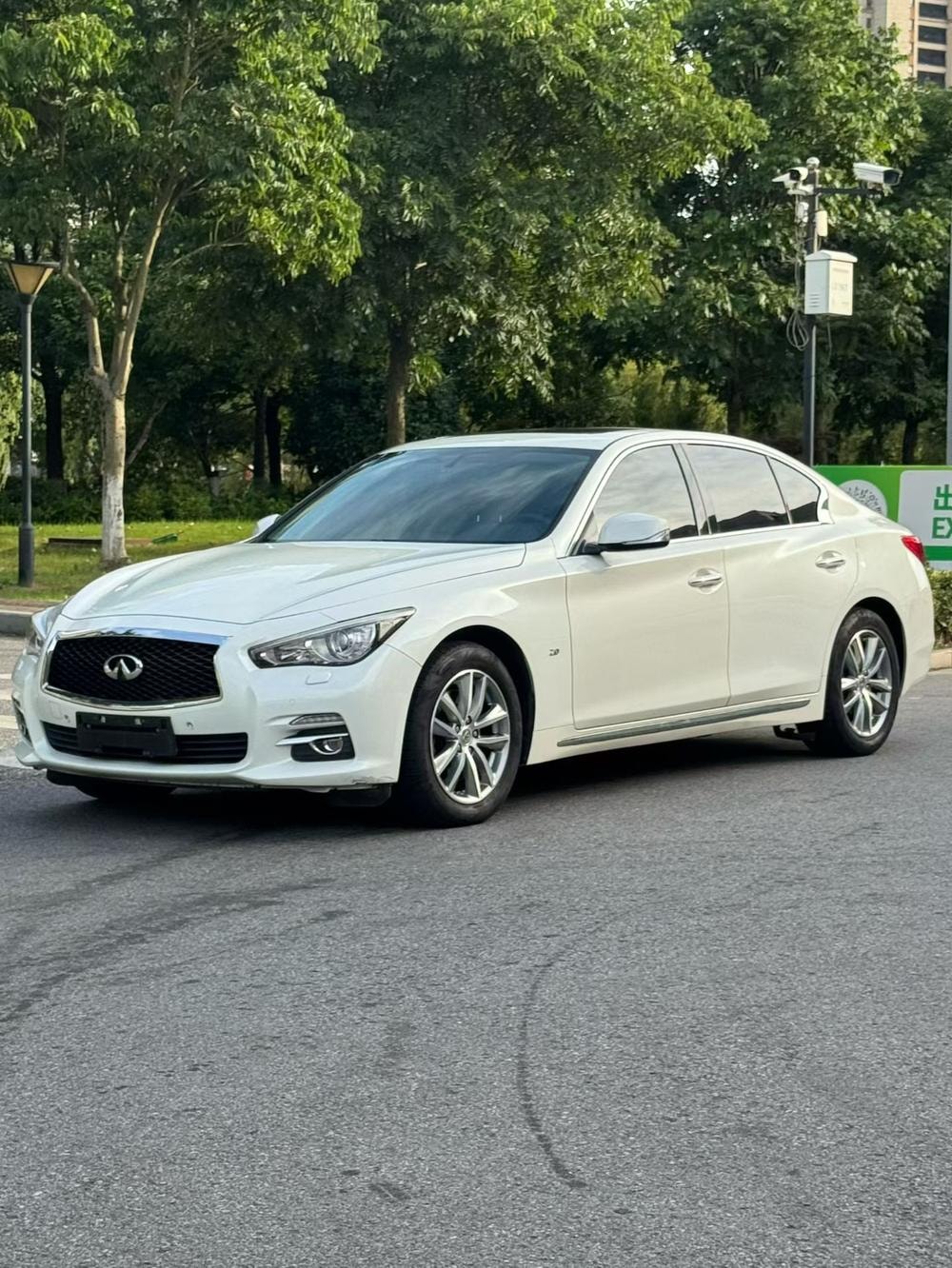 Infiniti Q50L 2015 — фото автомобиля