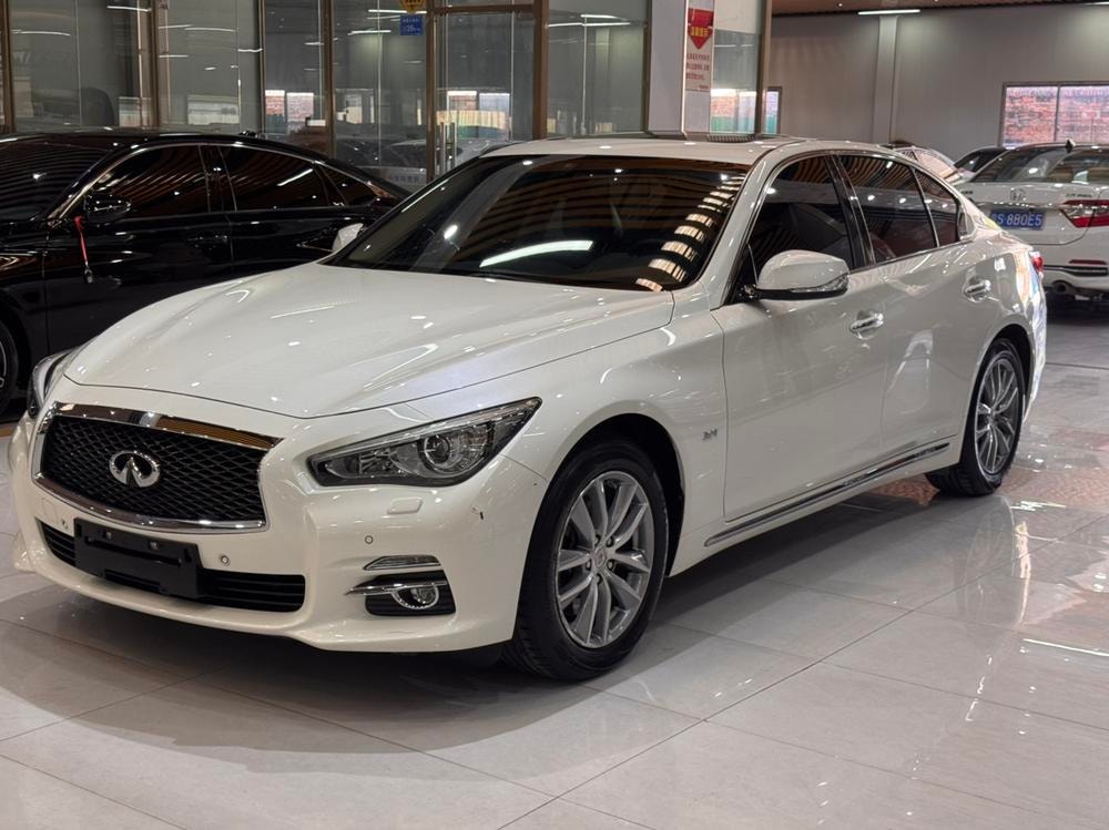 Infiniti Q50L 2016 — фото автомобиля