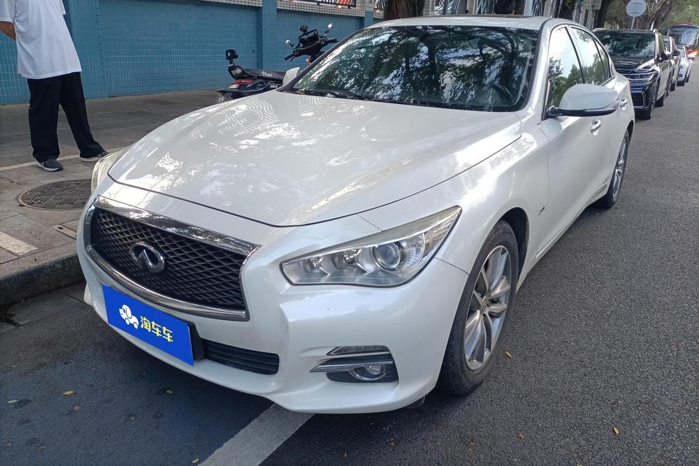 Infiniti Q50L 2015 — фото автомобиля 1