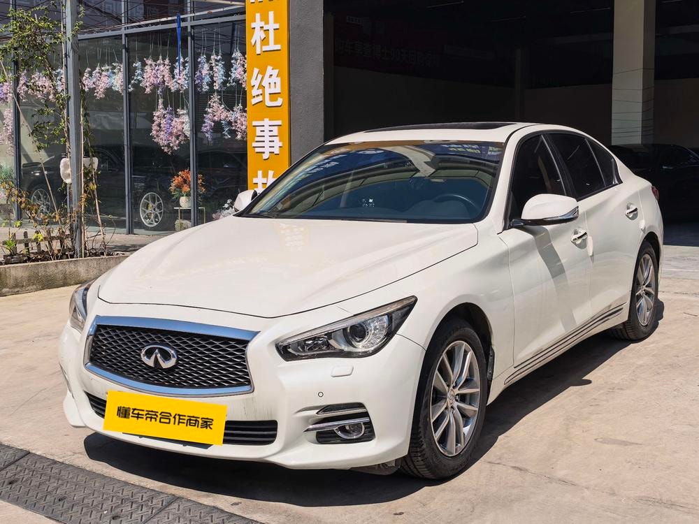 Infiniti Q50L 2015 — фото автомобиля 1