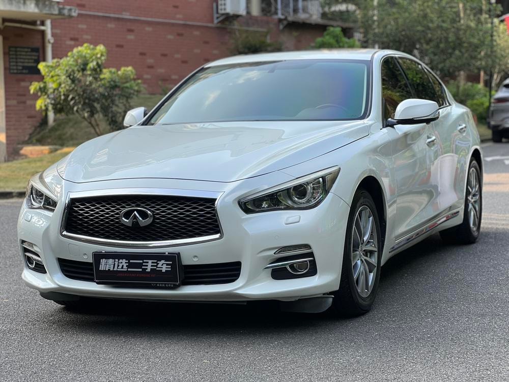 Infiniti Q50L 2016 — фото автомобиля