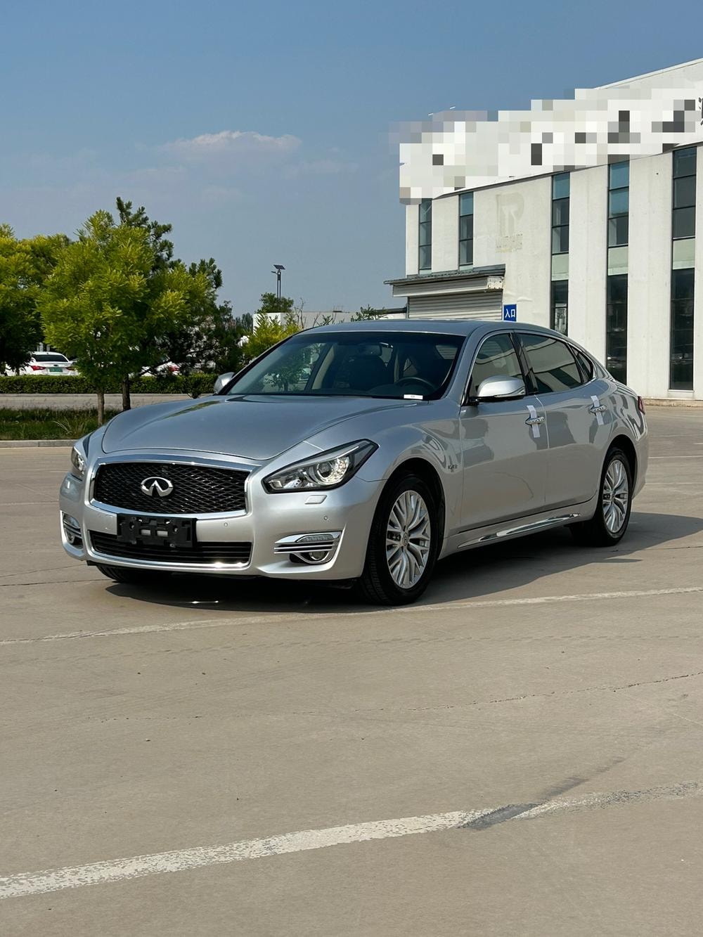 Infiniti Q70 2015 — фото автомобиля