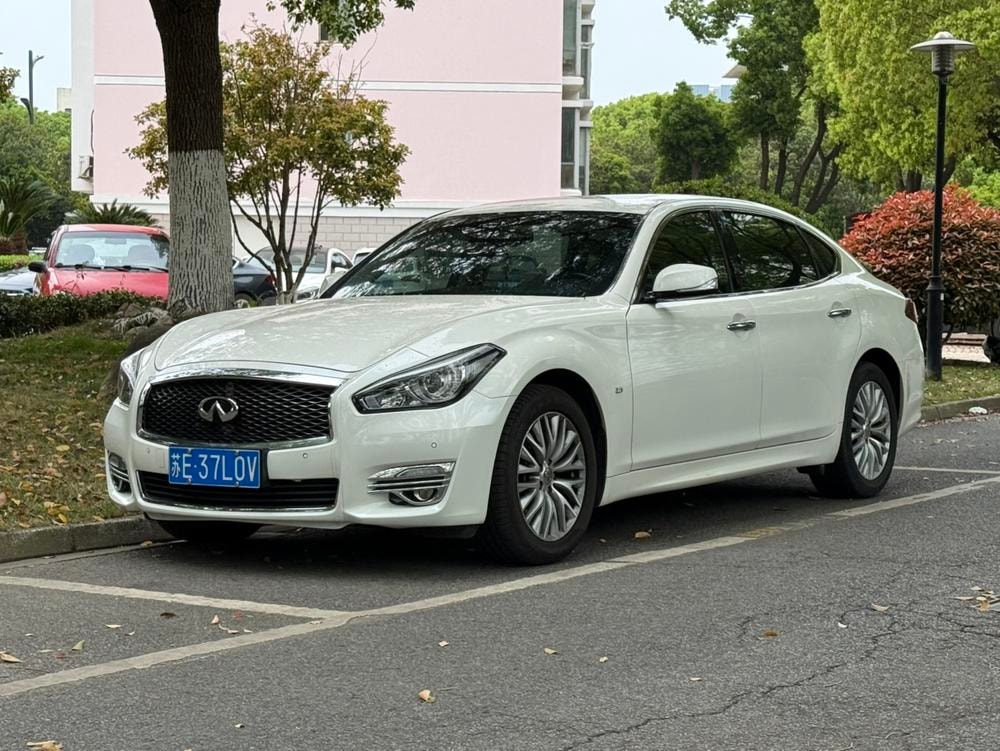 Infiniti Q70 2017 — фото автомобиля