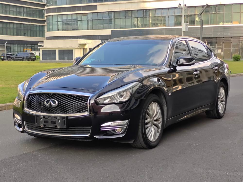 Infiniti Q70 2015 — фото автомобиля 1