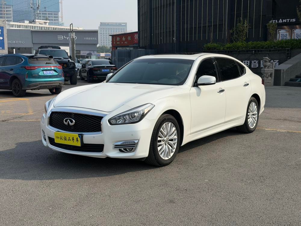 Infiniti Q70 2015 — фото автомобиля
