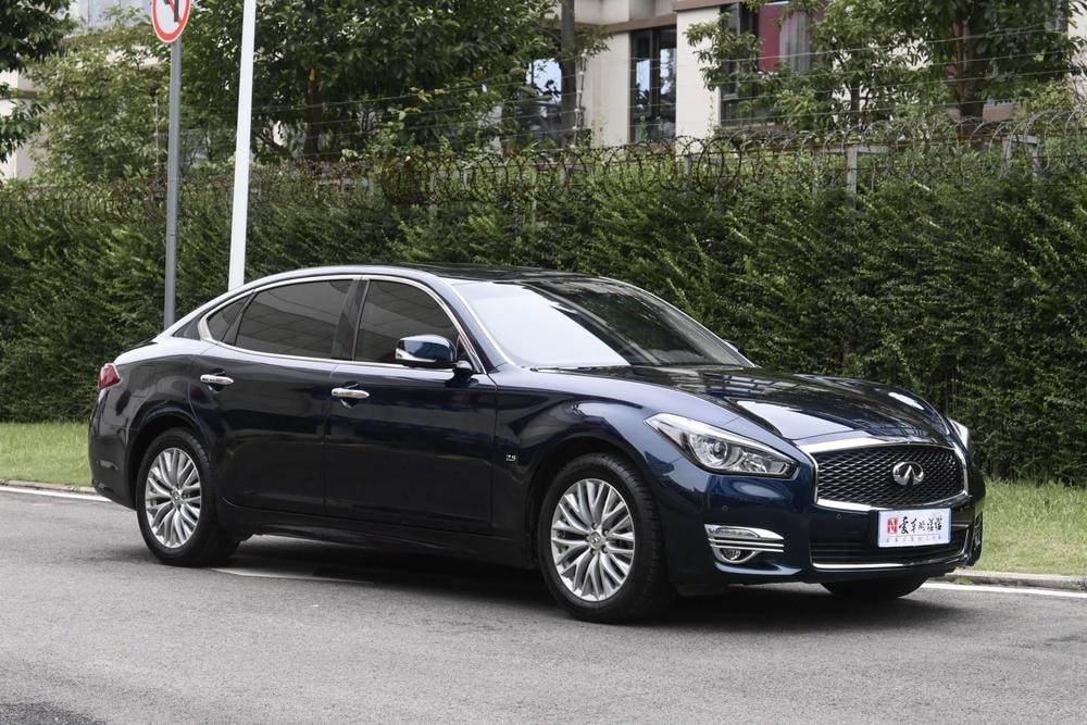 Infiniti Q70 2017 — фото автомобиля 1