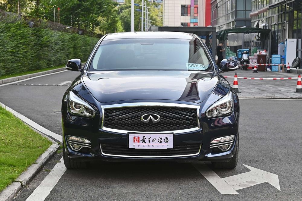 Infiniti Q70 2017 — фото автомобиля 1