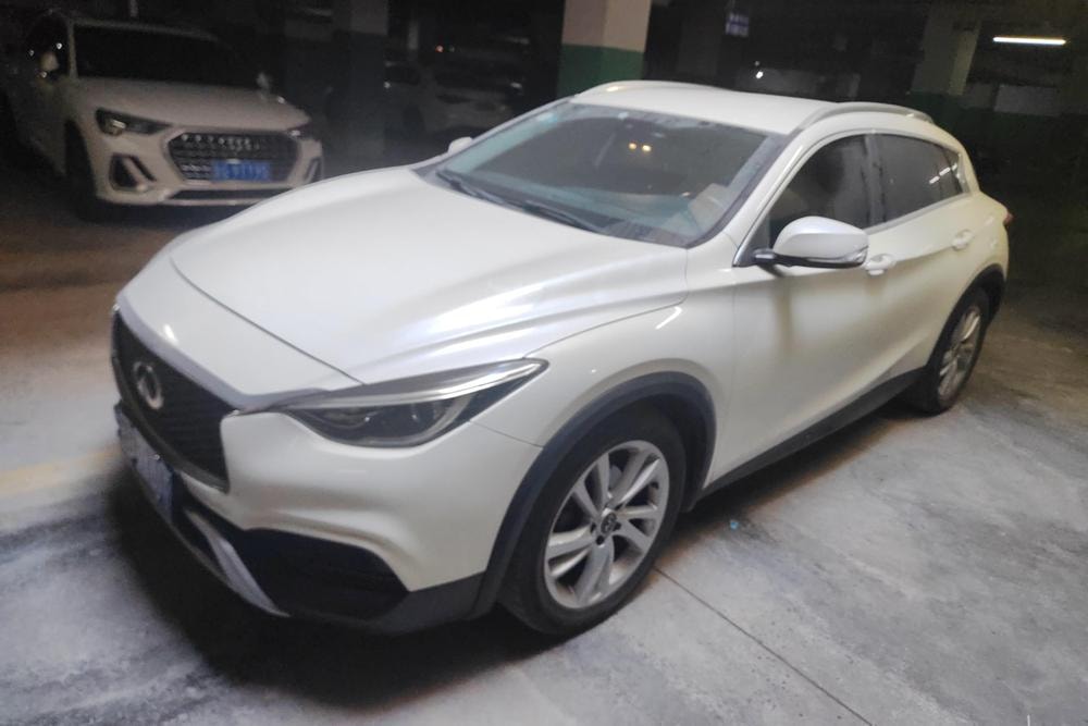 Infiniti QX30 2017 — фото автомобиля
