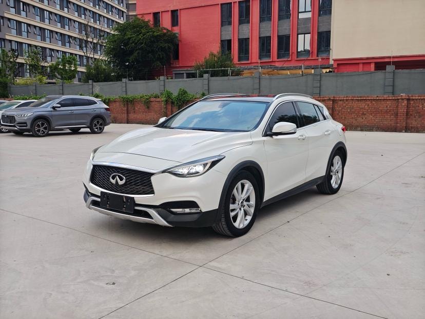 Infiniti QX30 2017 — фото автомобиля