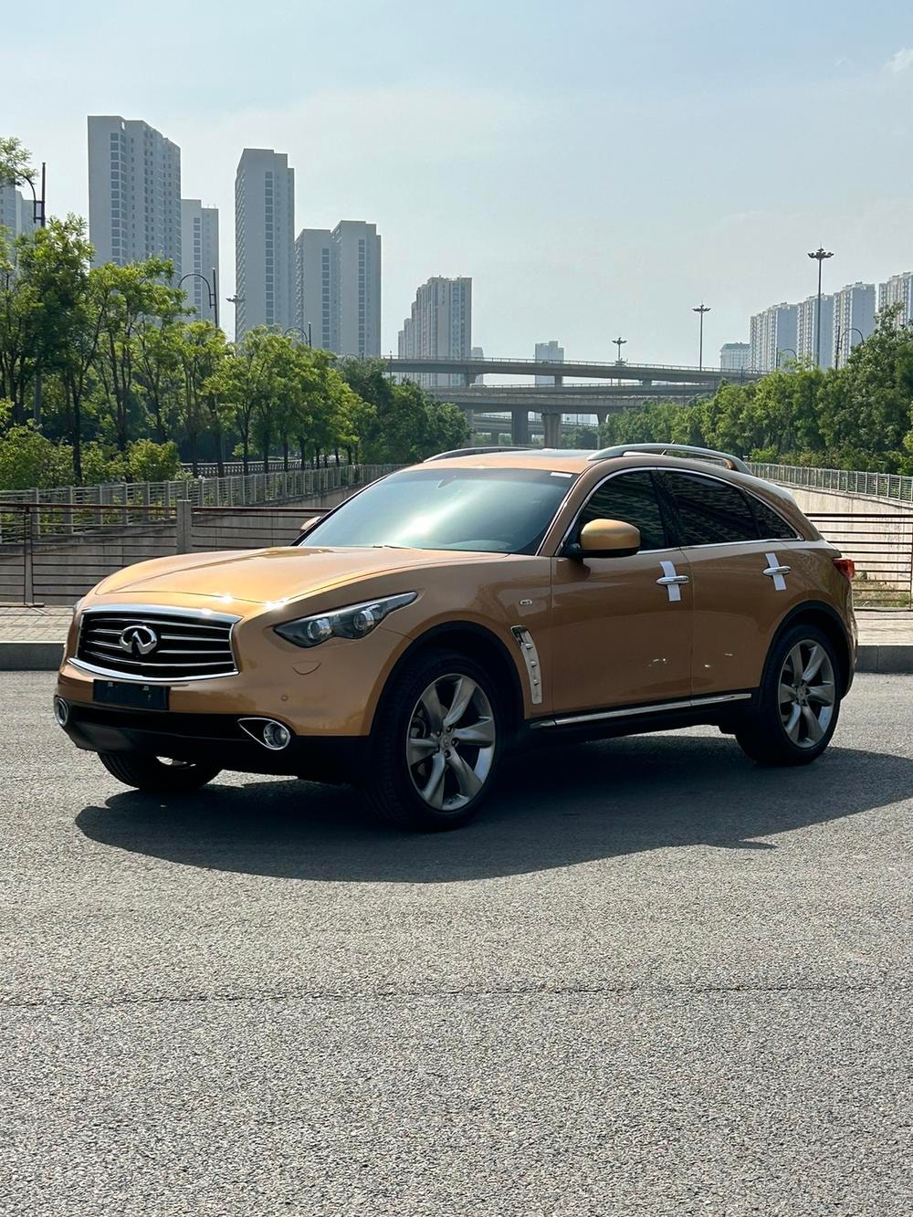 Infiniti QX70 2013 — фото автомобиля