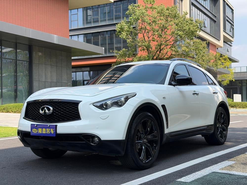 Infiniti QX70 2015 — фото автомобиля